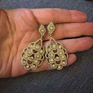 NWOT Gold Tone Vintage Style Chandelier Earrings with Clear Crystal Rhinestones.